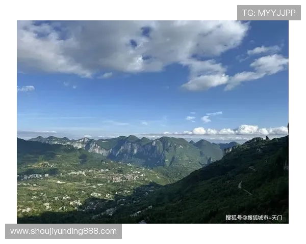 云顶索道沿线的美景与拍照热点：让你的旅途留下难忘回忆